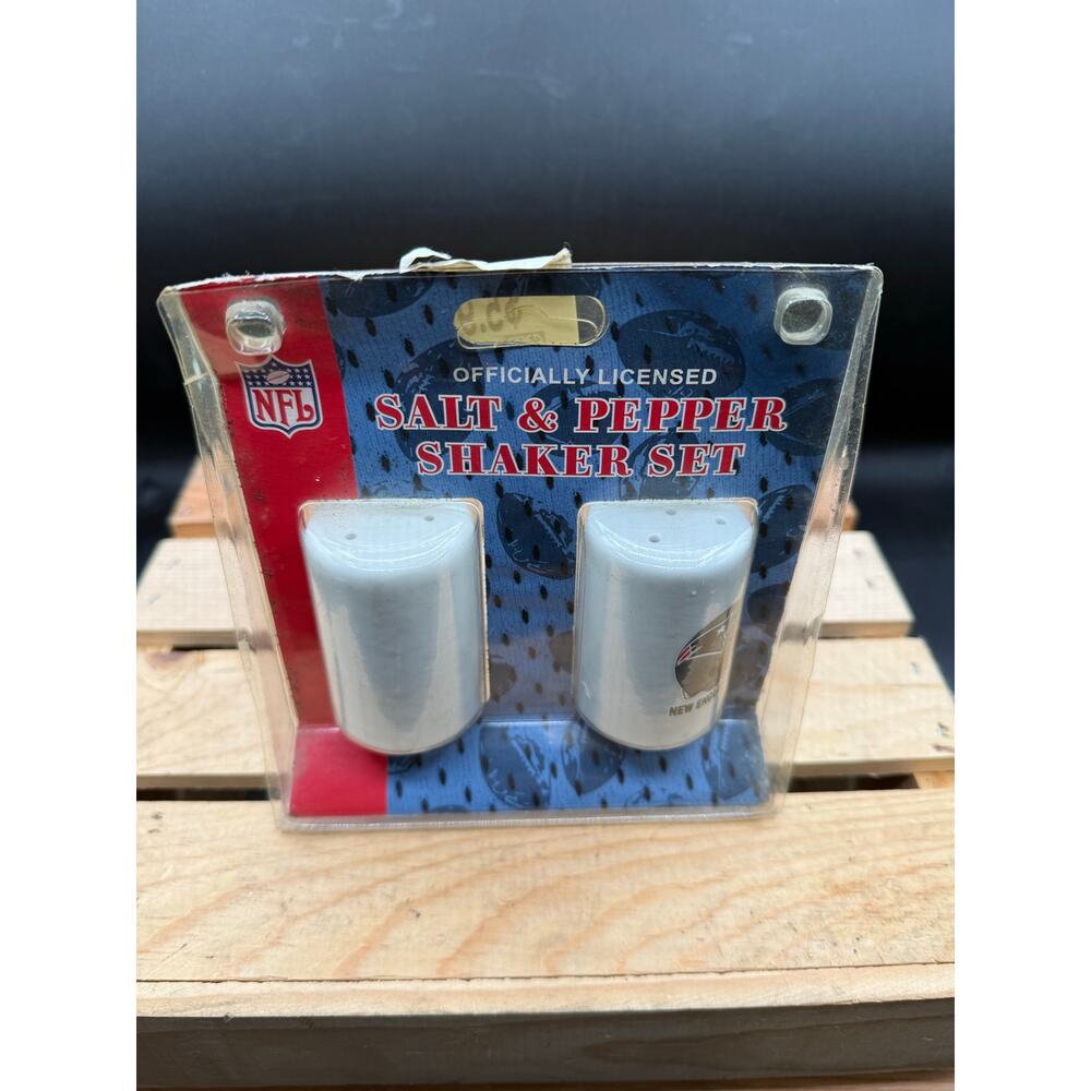 Vint Officially Licensed NFL New England Patriots Salt & Pepper Shaker